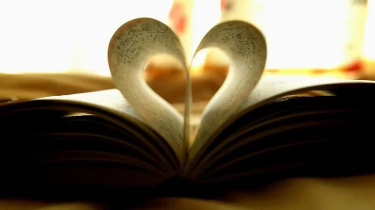 Tagebuch schreiben: 10 wichtige Fragen, Tagebuchblätter als Herz