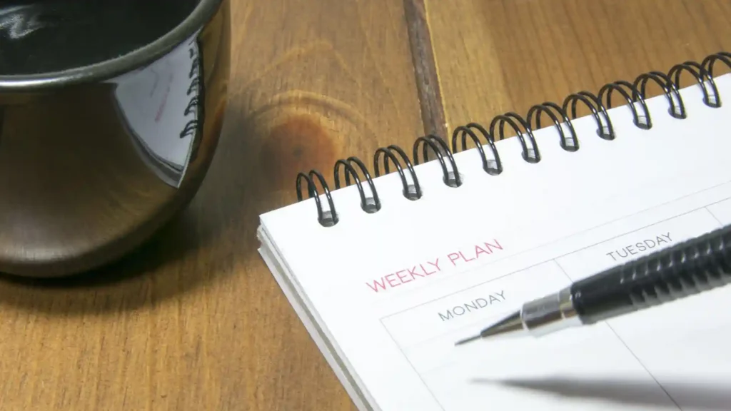 Was sind Affirmationen, Notizblock und Stift