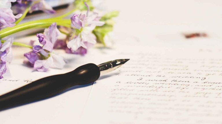 4 Fehler, die du beim Journaling vermeiden solltest, Füllfederhalte mit Blume